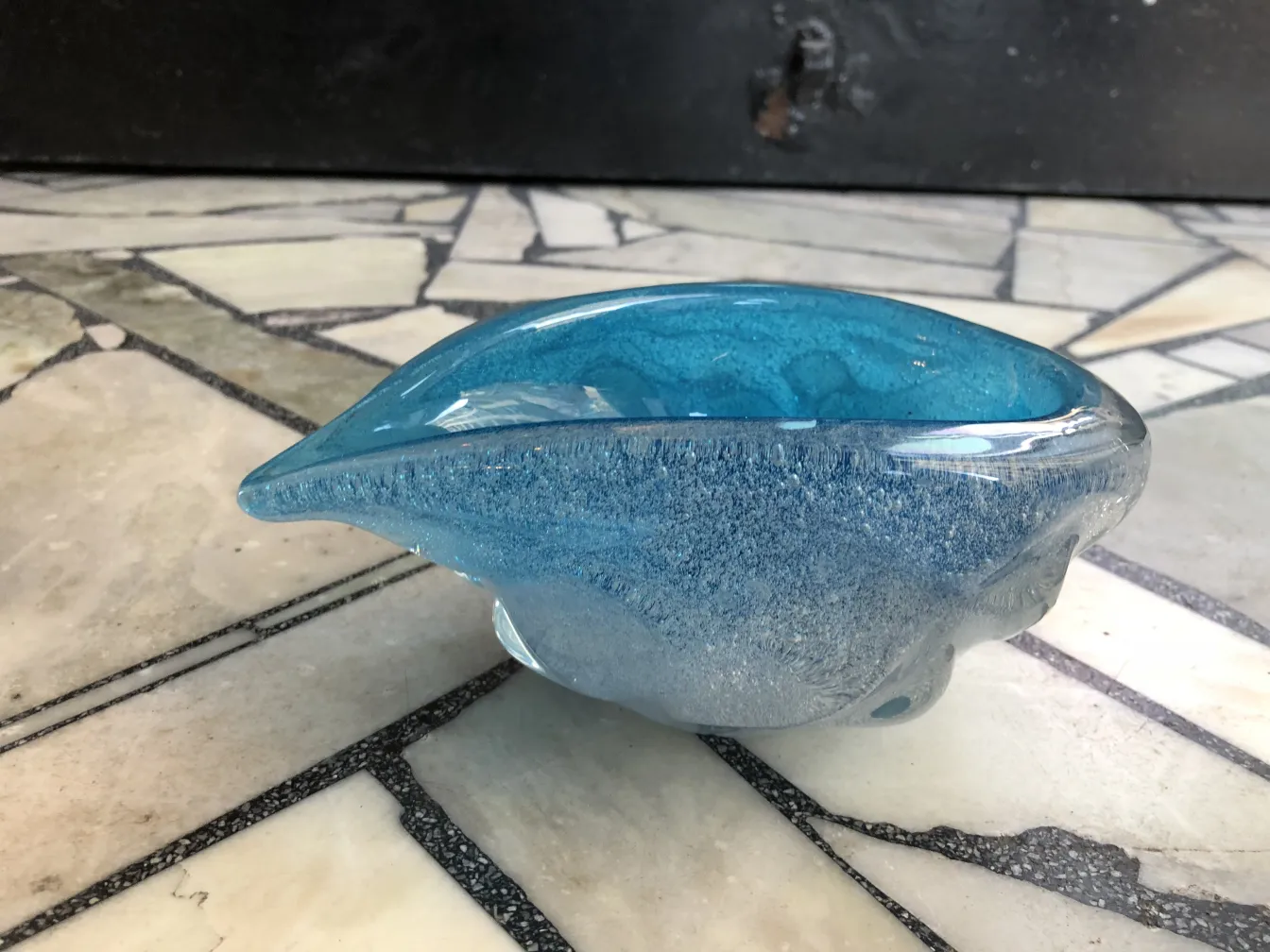 bella figura decorativa antica in vetro di murano blu