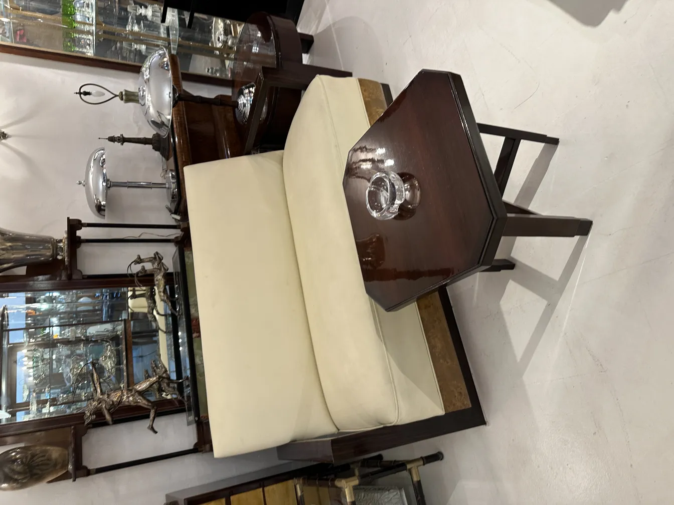 sofá antigo com cristal de murano, decoração elegante