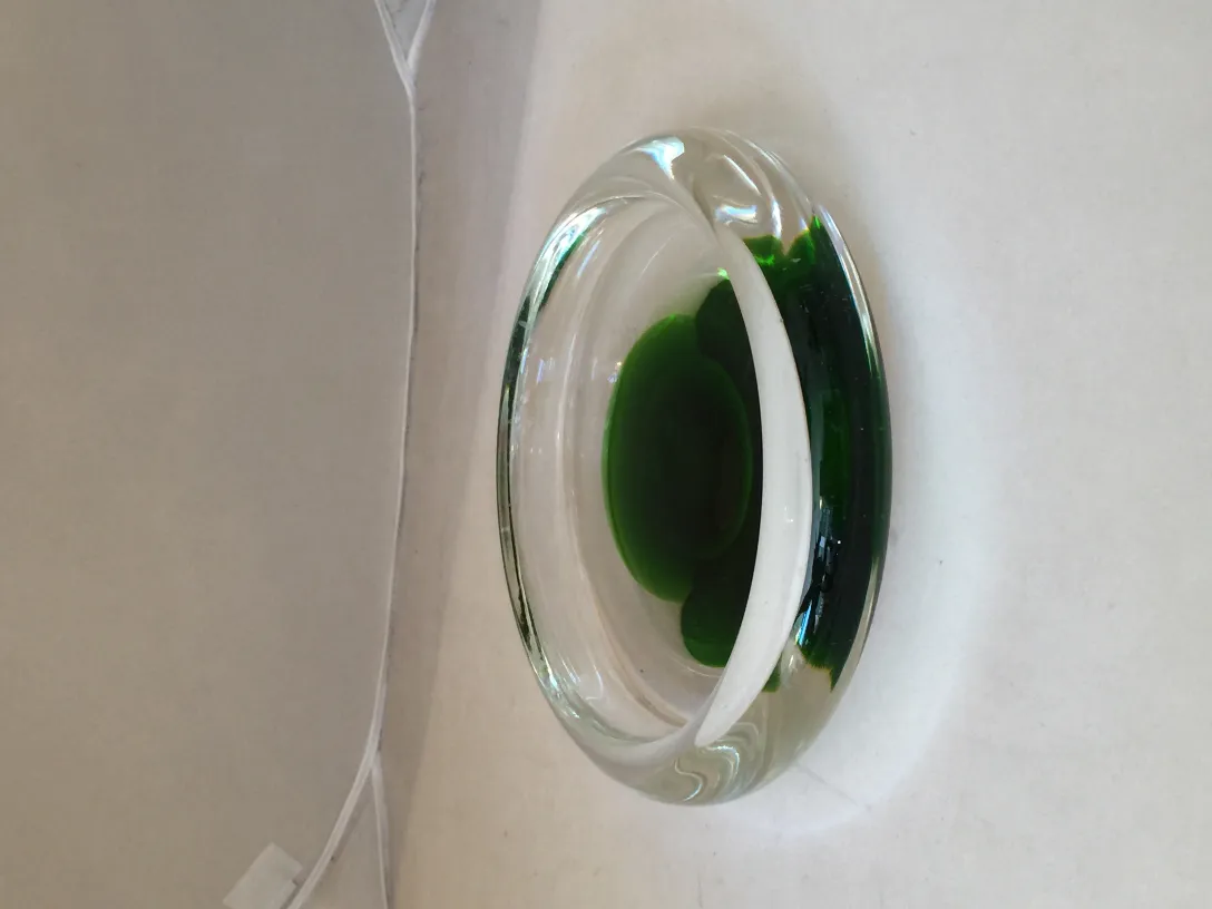 plat en cristal de murano vert foncé et clair