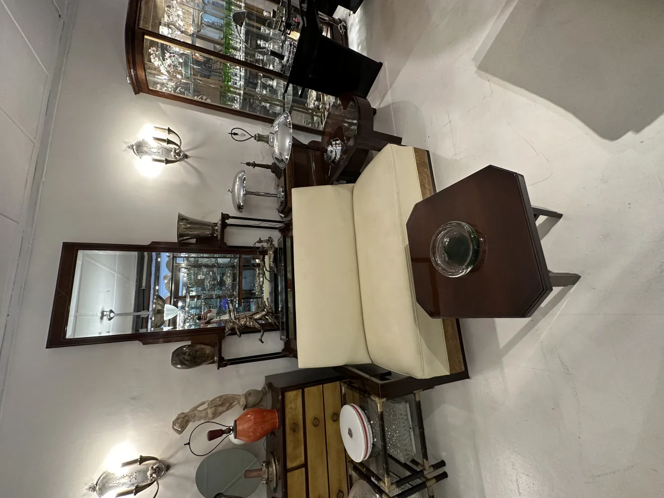 Chaise et table anciennes avec décoration en cristal de Murano