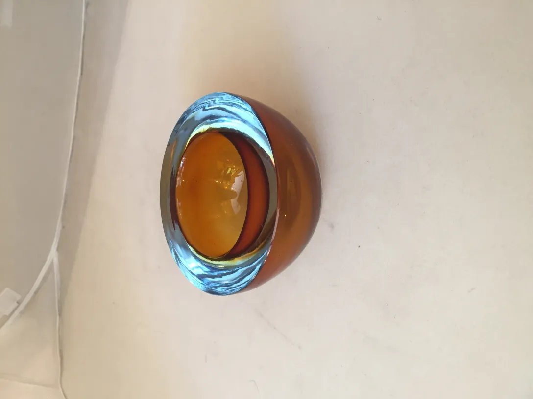 antikes Murano-Glas in Bernstein- und Blautönen