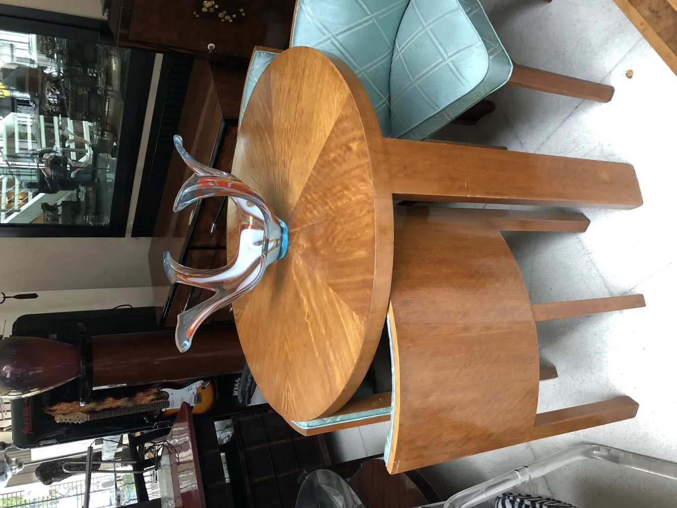 Antikes Murano-Glas mit gewellten Formen und Farben