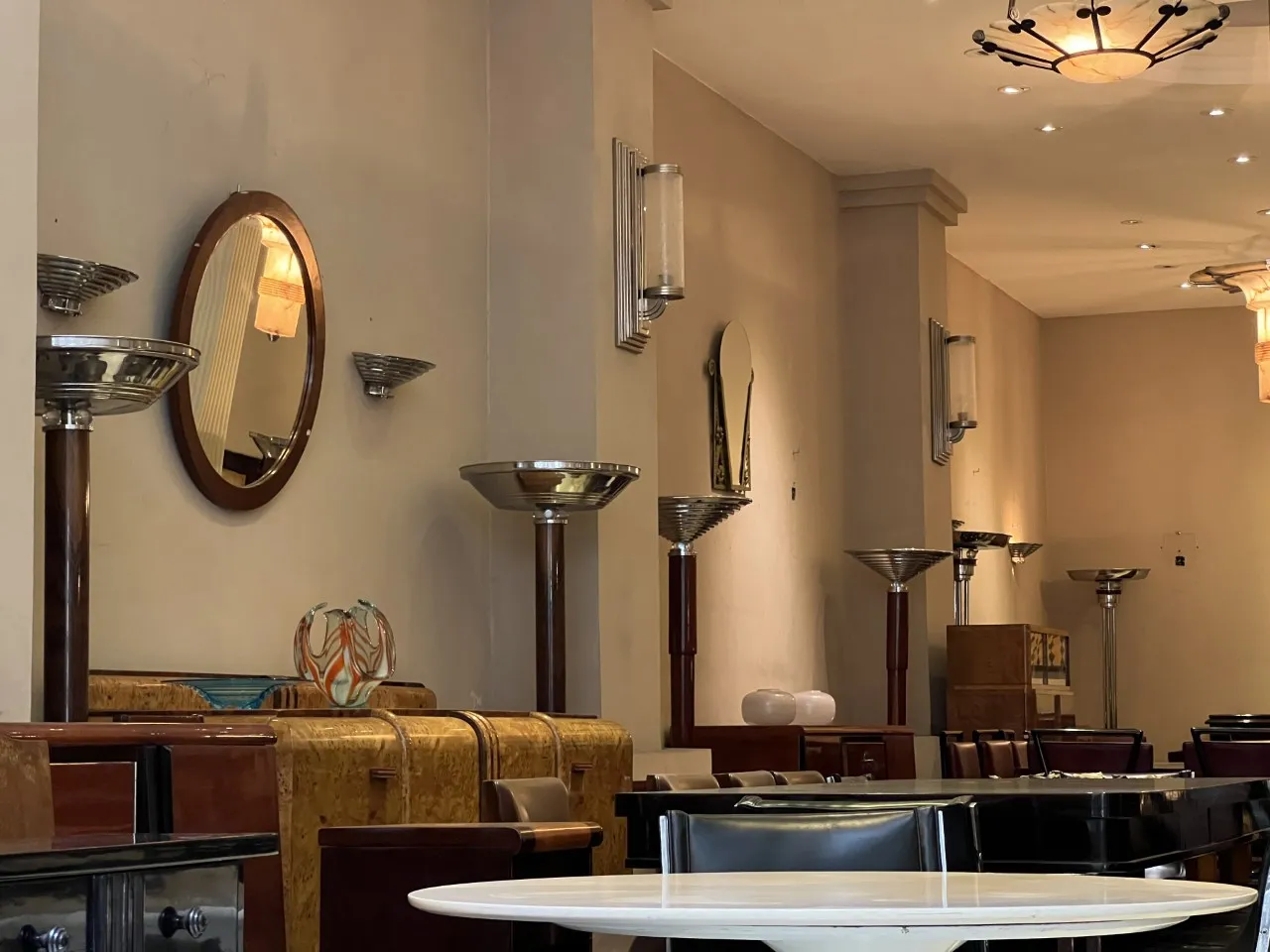 antik murano glas in vintage dekoration ausgestellt