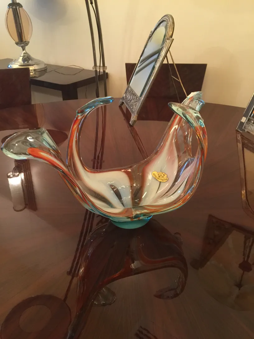 hermosa pieza de cristal de murano con colores vibrantes