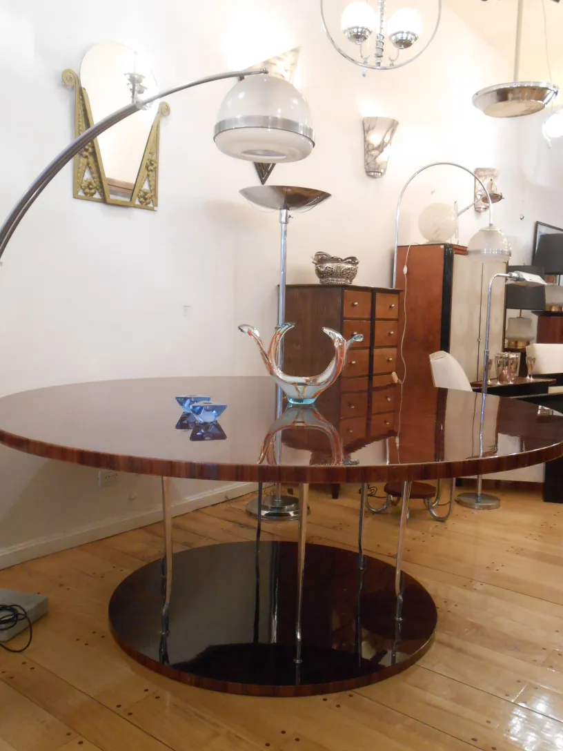 Antique Murano glass with elegant shape and decoration