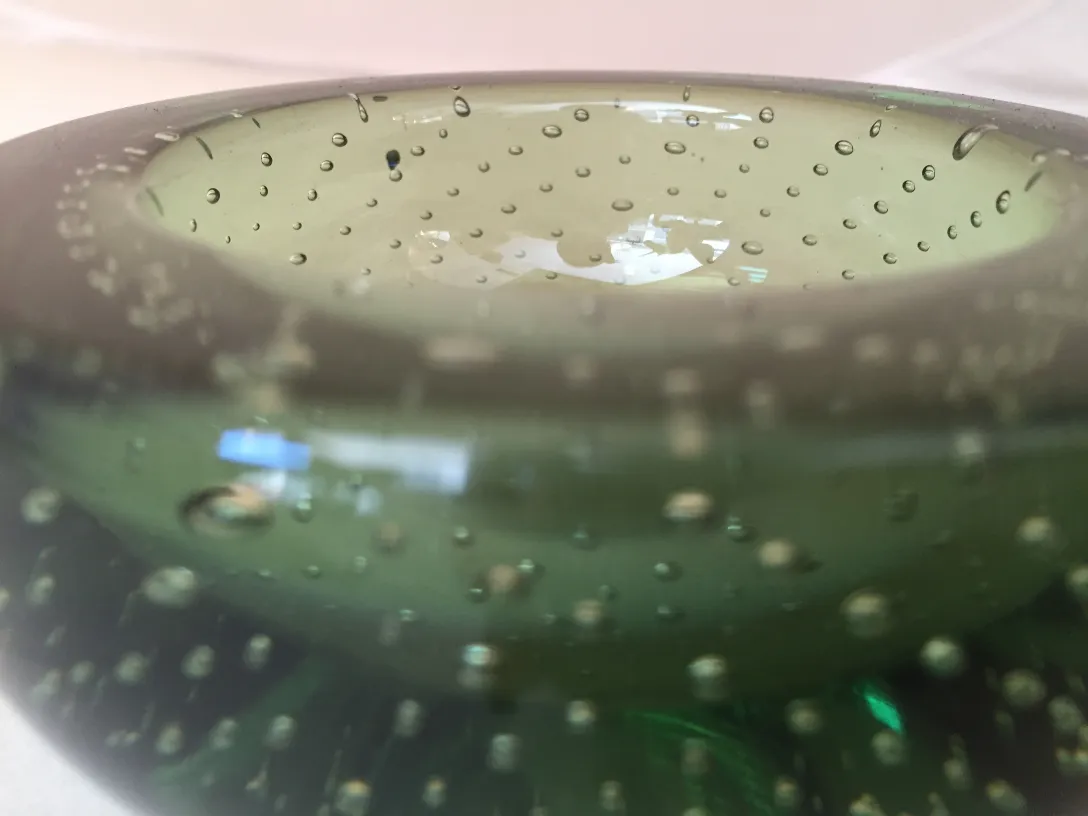 绿穆拉诺玻璃内有气泡