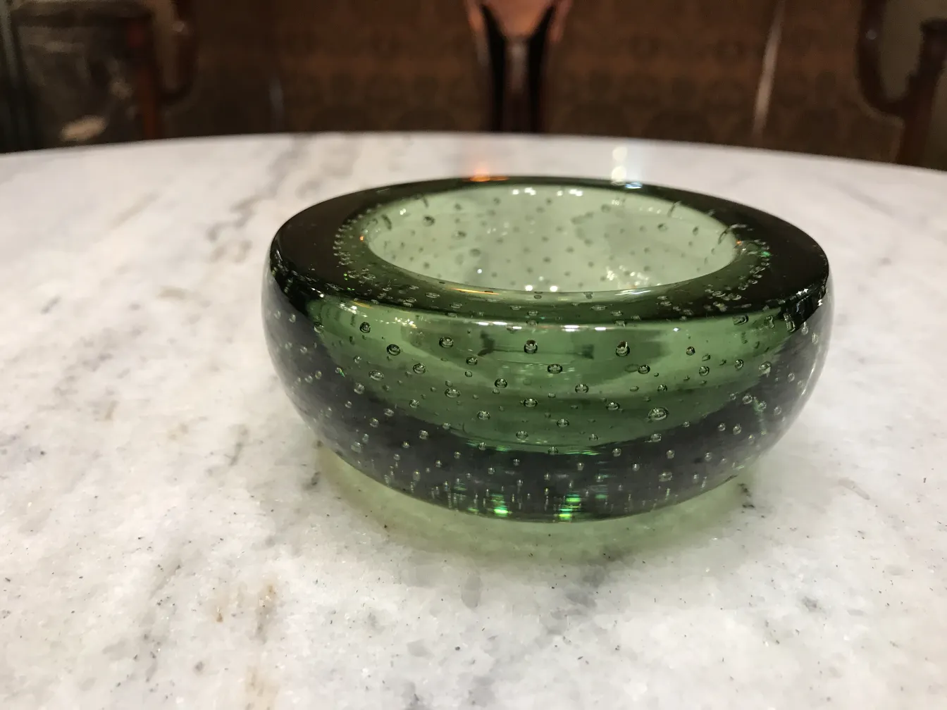 ancienne assiette en cristal de murano, verte avec des bulles
