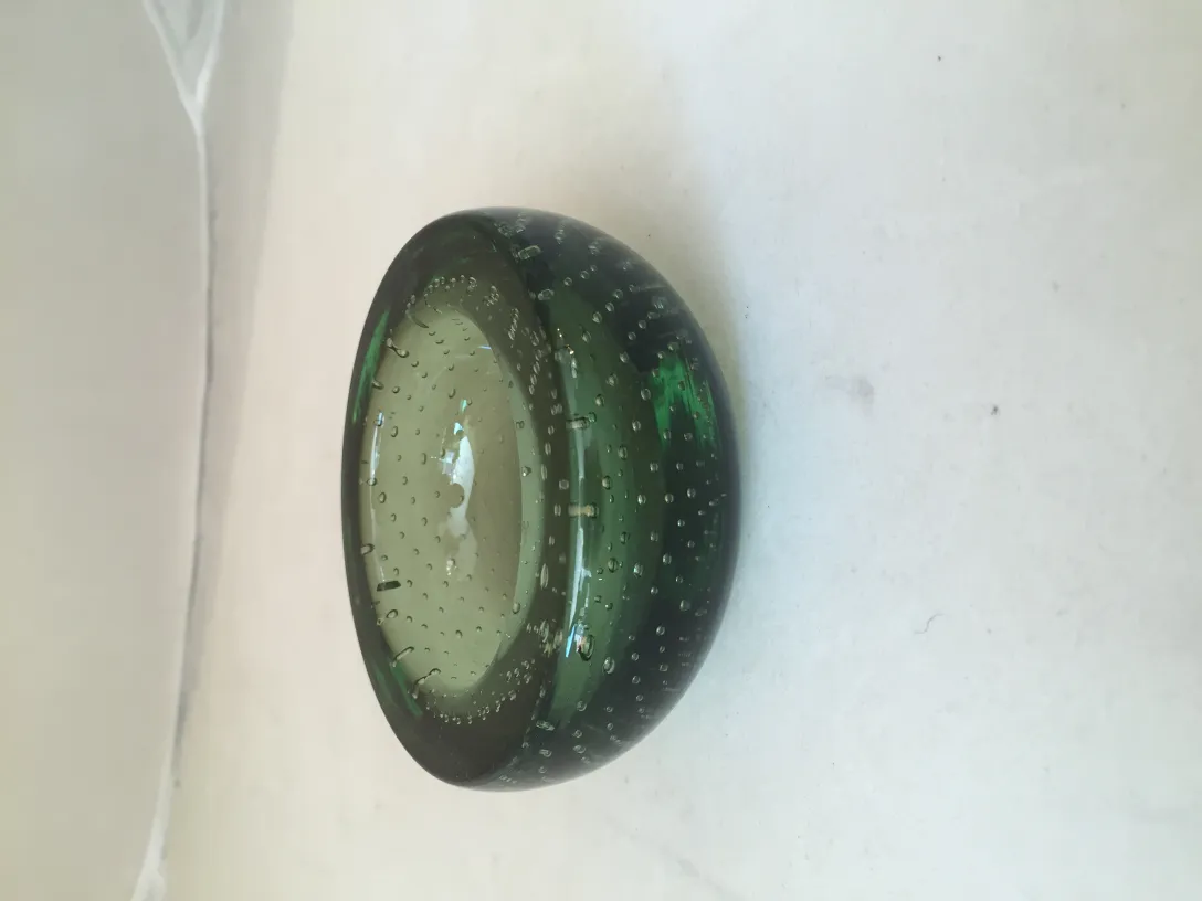 cristal de murano antiguo en verde con burbujas decorativas