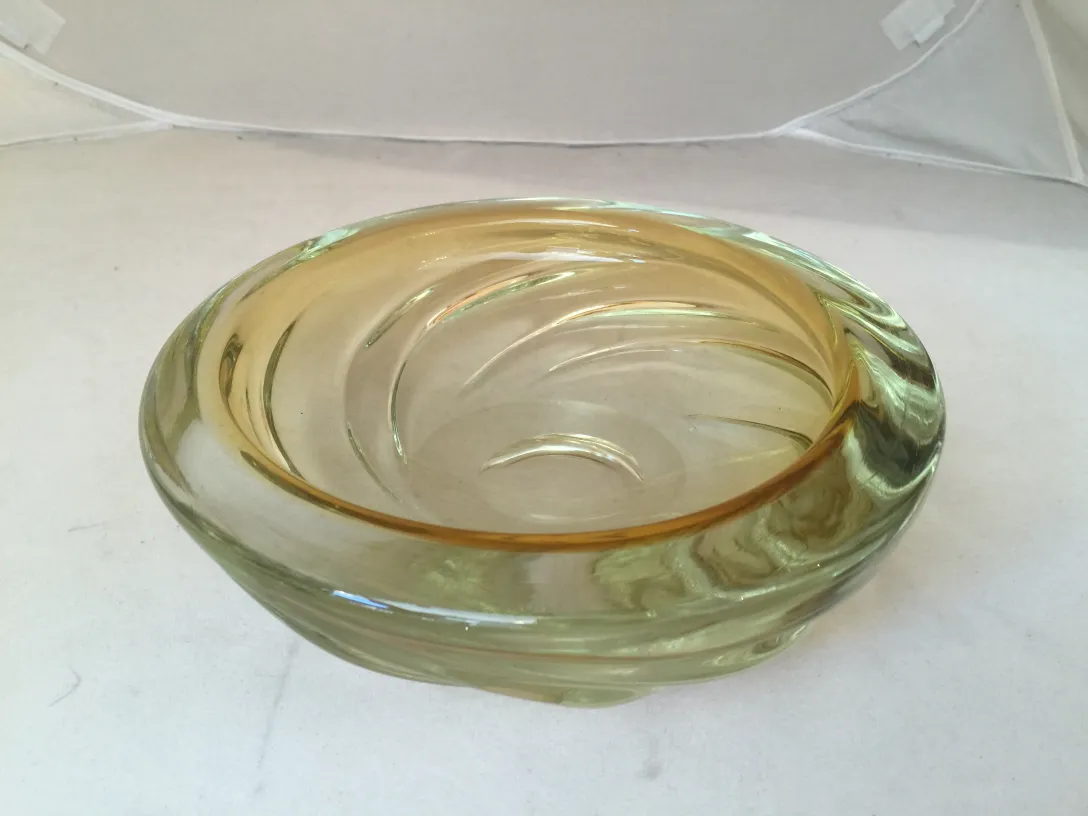 tigela de cristal de murano em tons de amarelo e verde