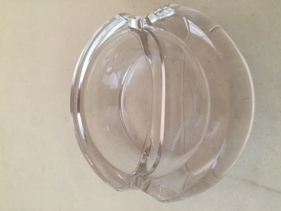 antiguo cristal de murano con forma distintiva y transparente