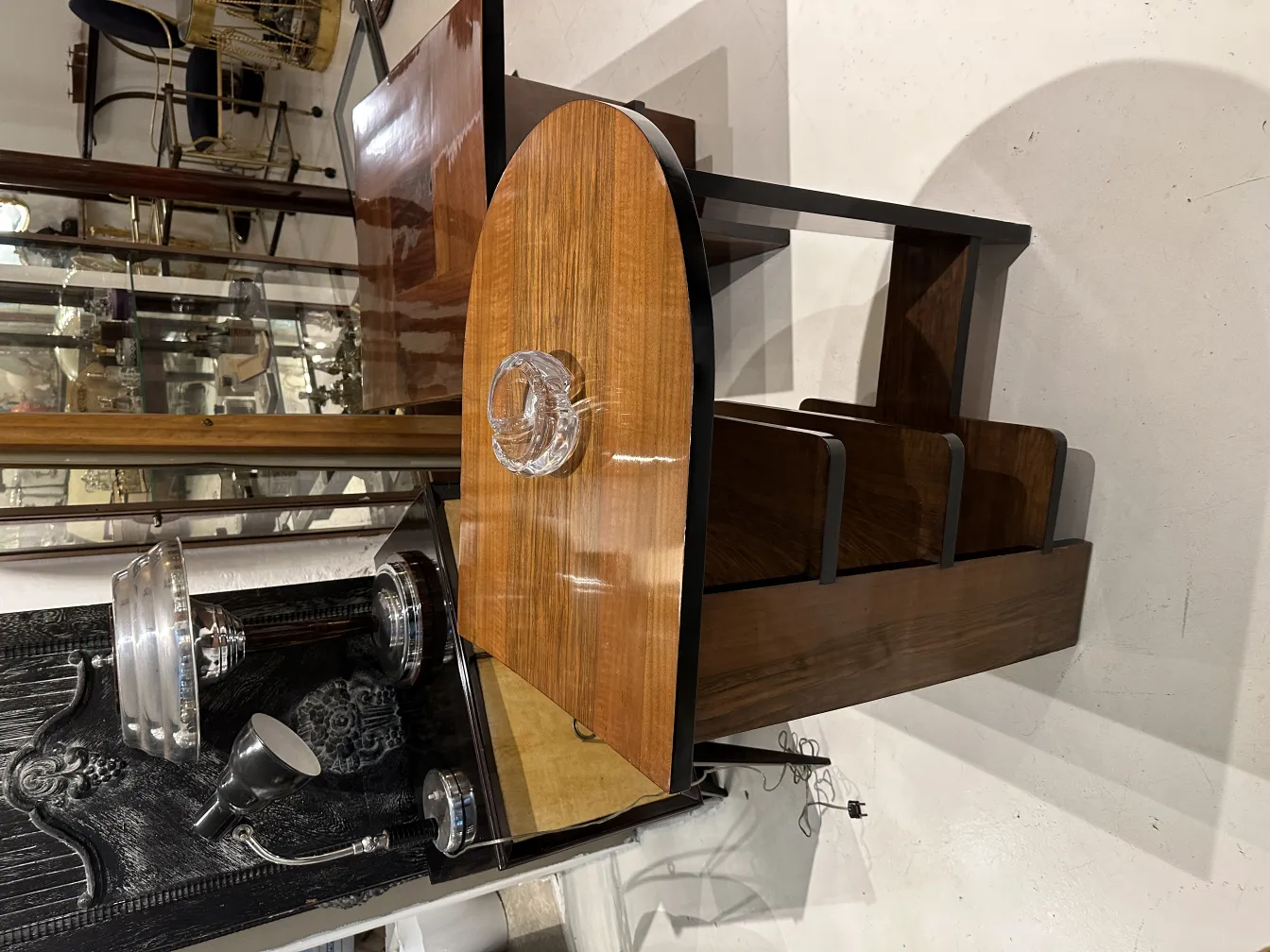 belo cristal de murano em uma mesa decorativa