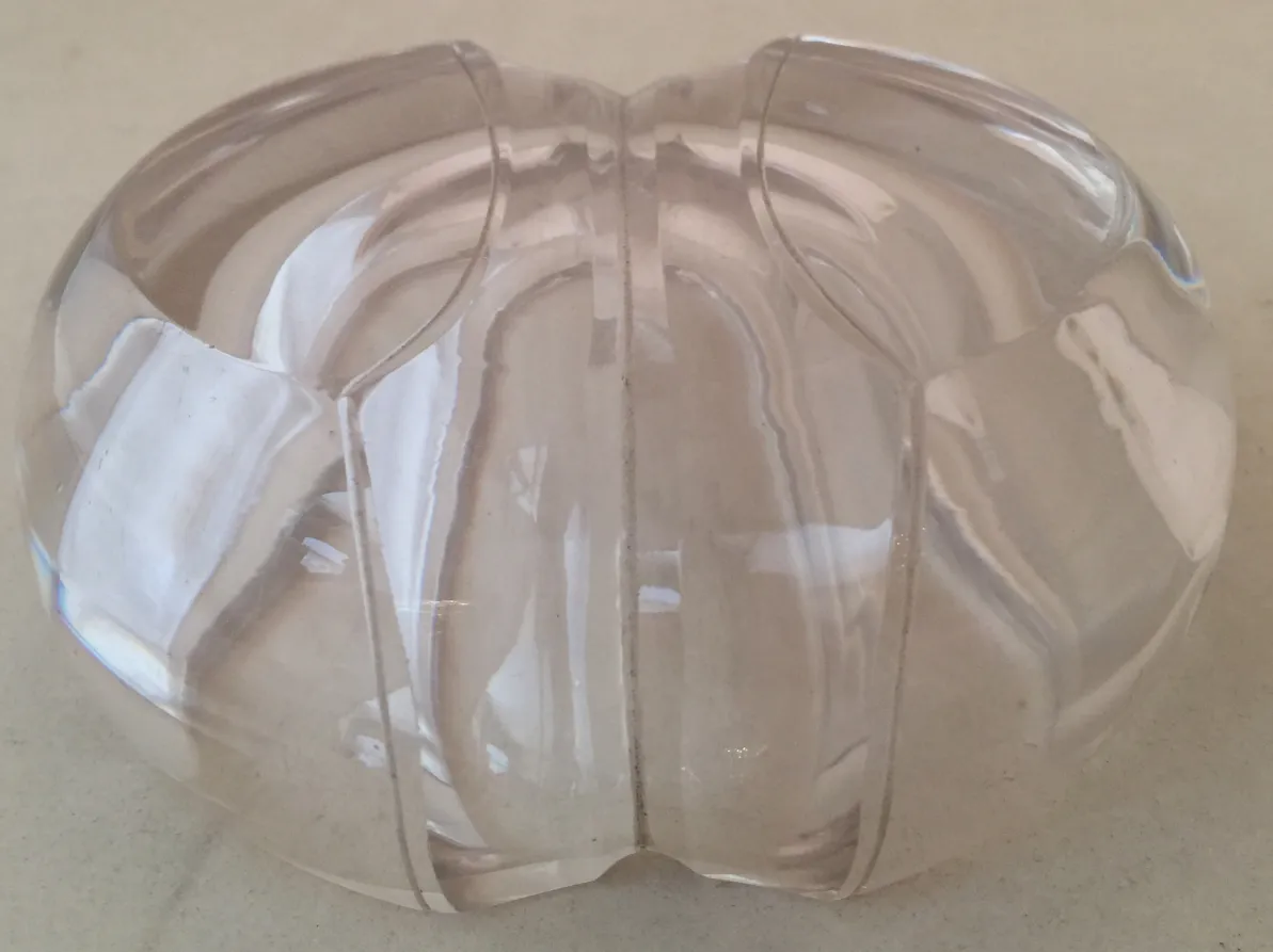 Cristal de Murano antigo com forma distinta e brilho suave