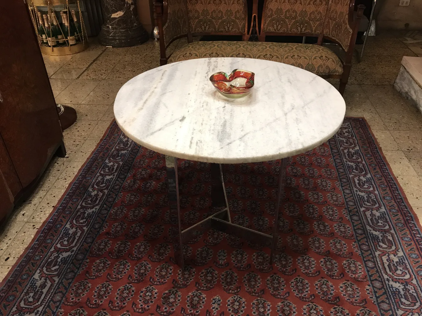 beautiful murano glass piece in an antique setting