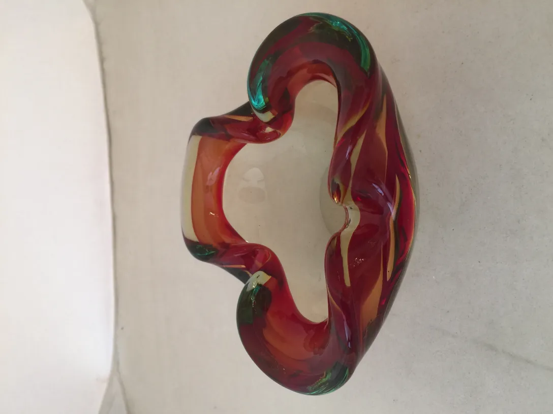 Antiguo cristal de Murano decorado en rojo y verde