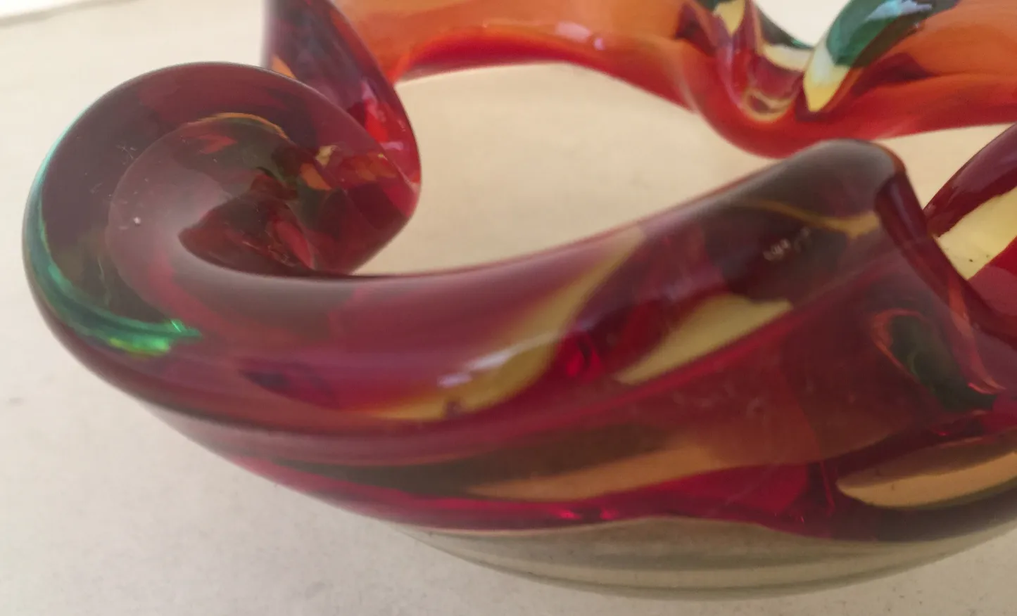 bowl de cristal de murano en tonos rojos y amarillos