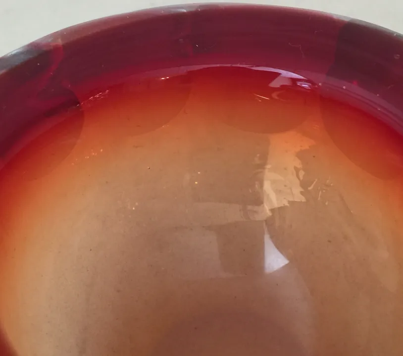 红色和橙色的穆拉诺玻璃装饰碗