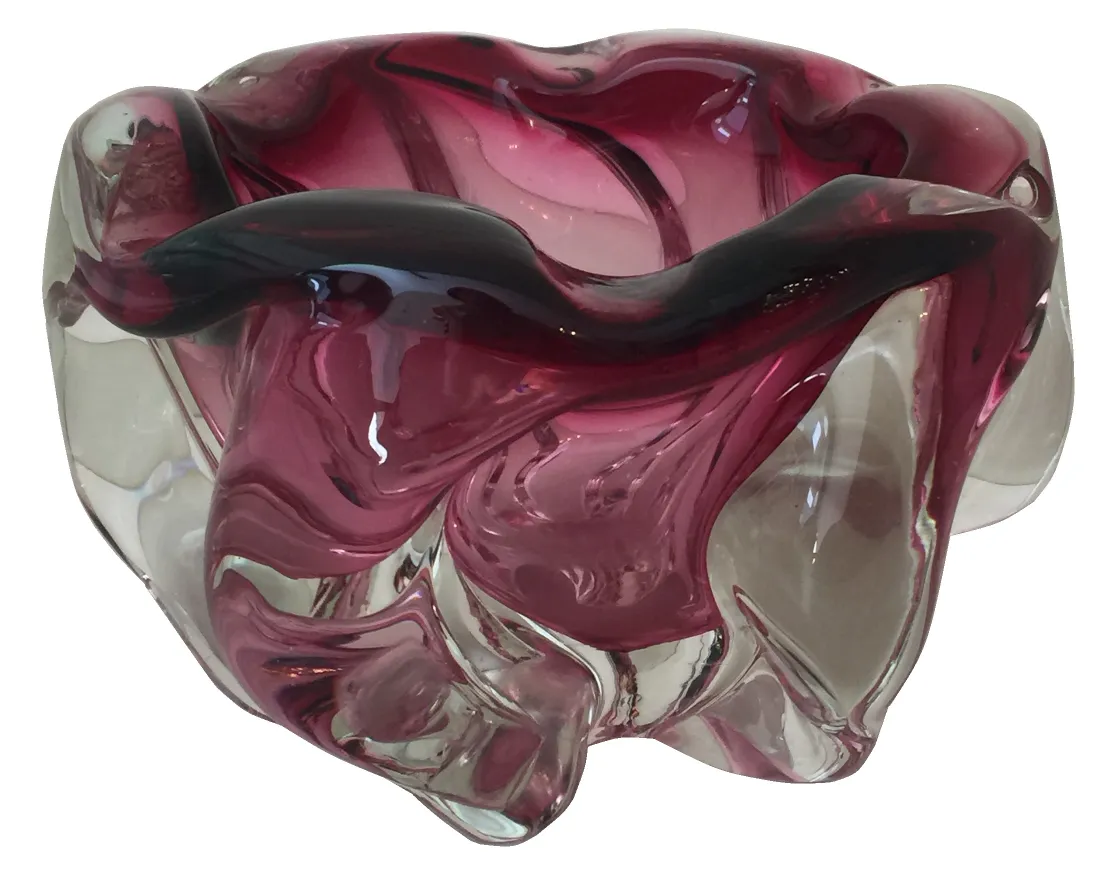 vetro di murano con colori vivaci e forme fluide