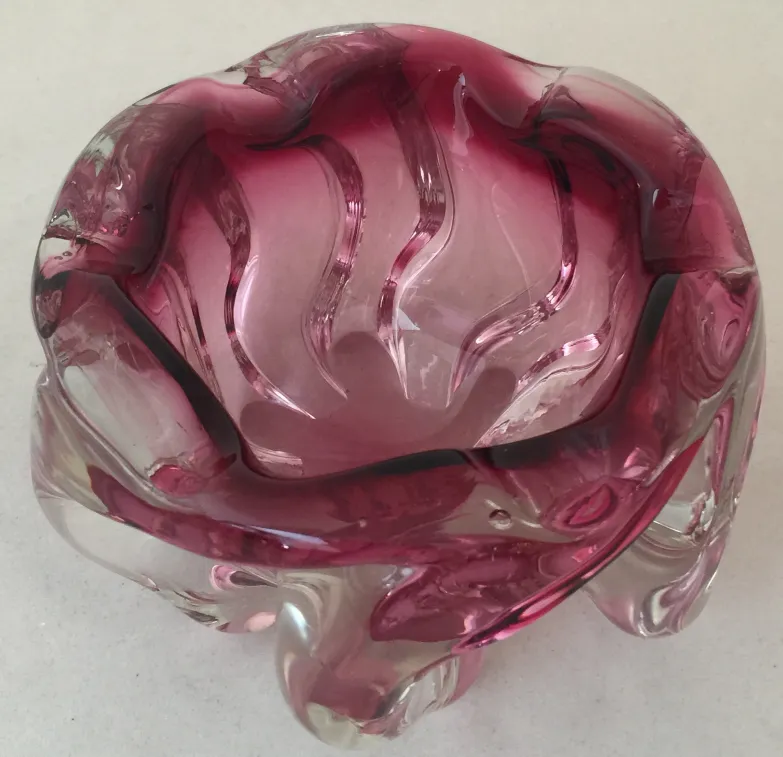 peça decorativa de cristal de murano em tons de rosa