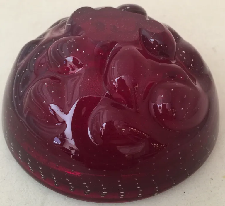 Vetro di Murano antico rosso con dettagli decorativi