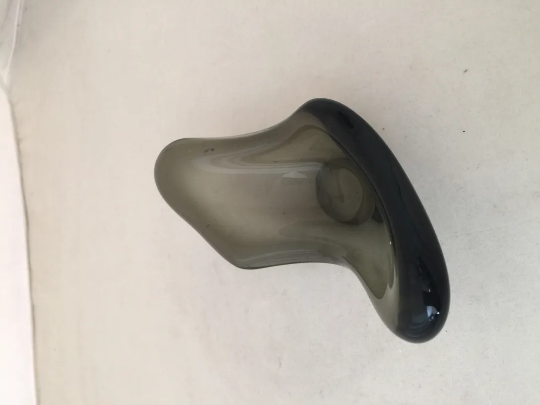 peça decorativa de cristal de murano antigo em forma elegante