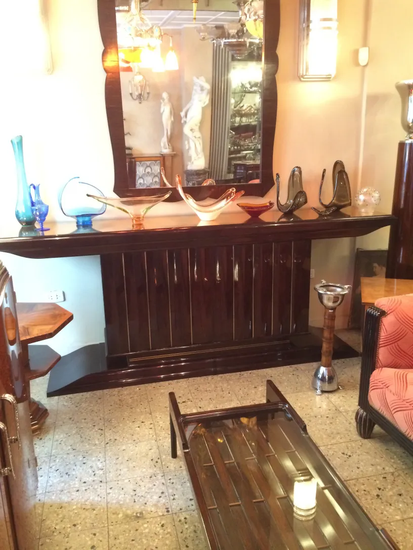 antigo cristal de murano decorativo em prateleira com outros objetos