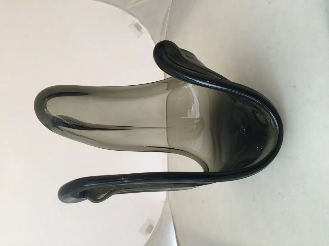 antiguo cristal de murano con forma ondulada y esmaltada