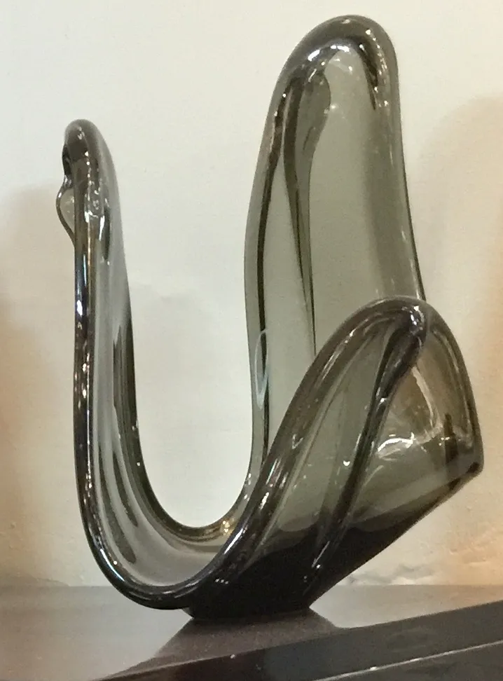 antigo cristal de murano em forma orgânica com tons escuros