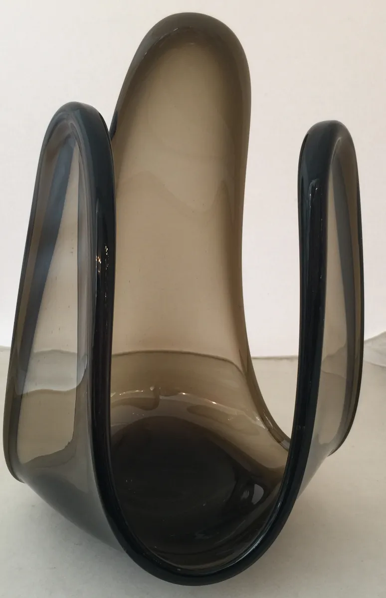 vase antico in vetro di murano con design fluido