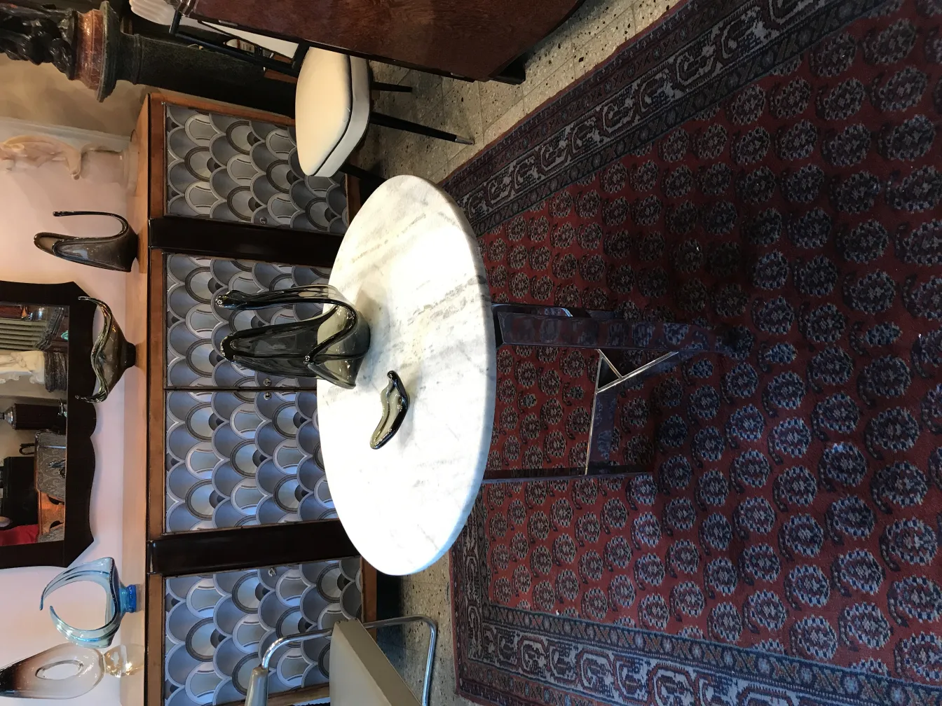 vetro di murano antico decorativo, forme eleganti nel contesto