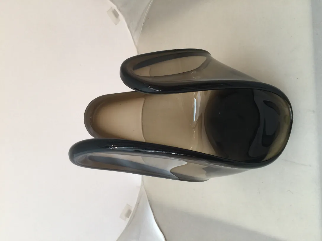 ancien cristal de murano avec forme courbée et tons fumés