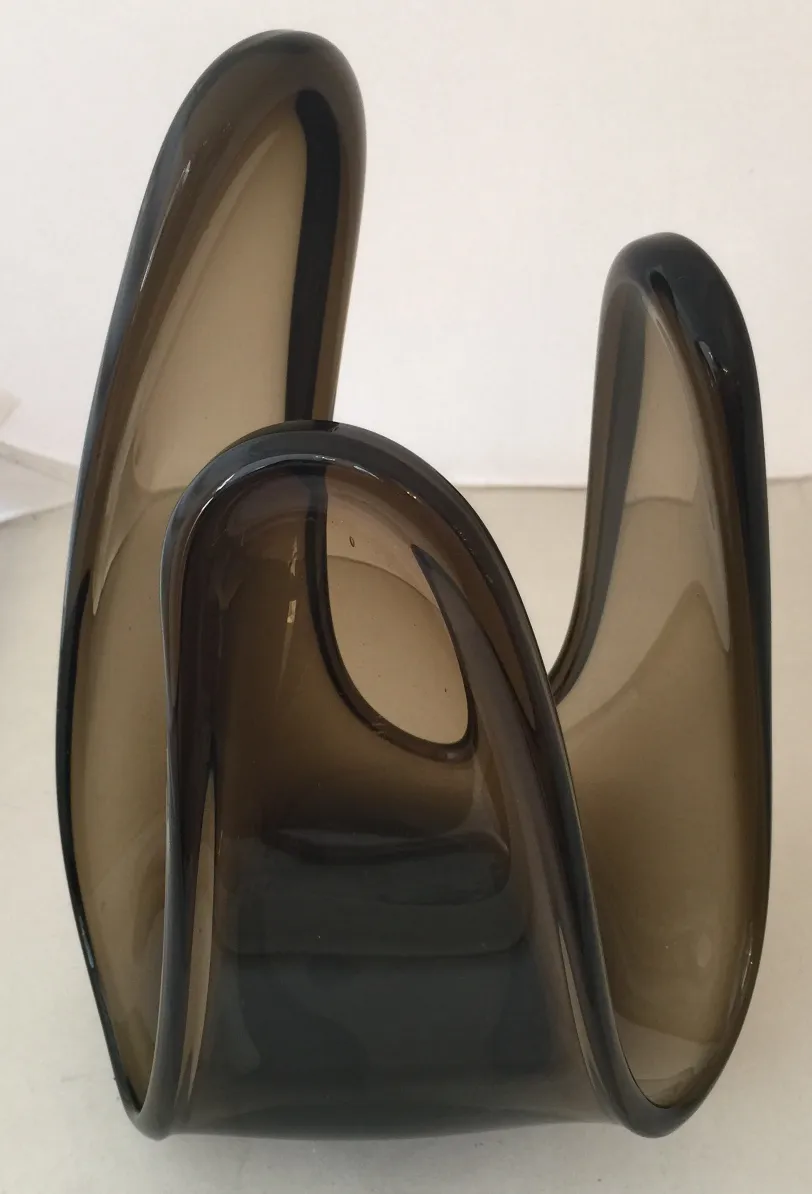 escultura antiga em cristal de murano em tons escuros