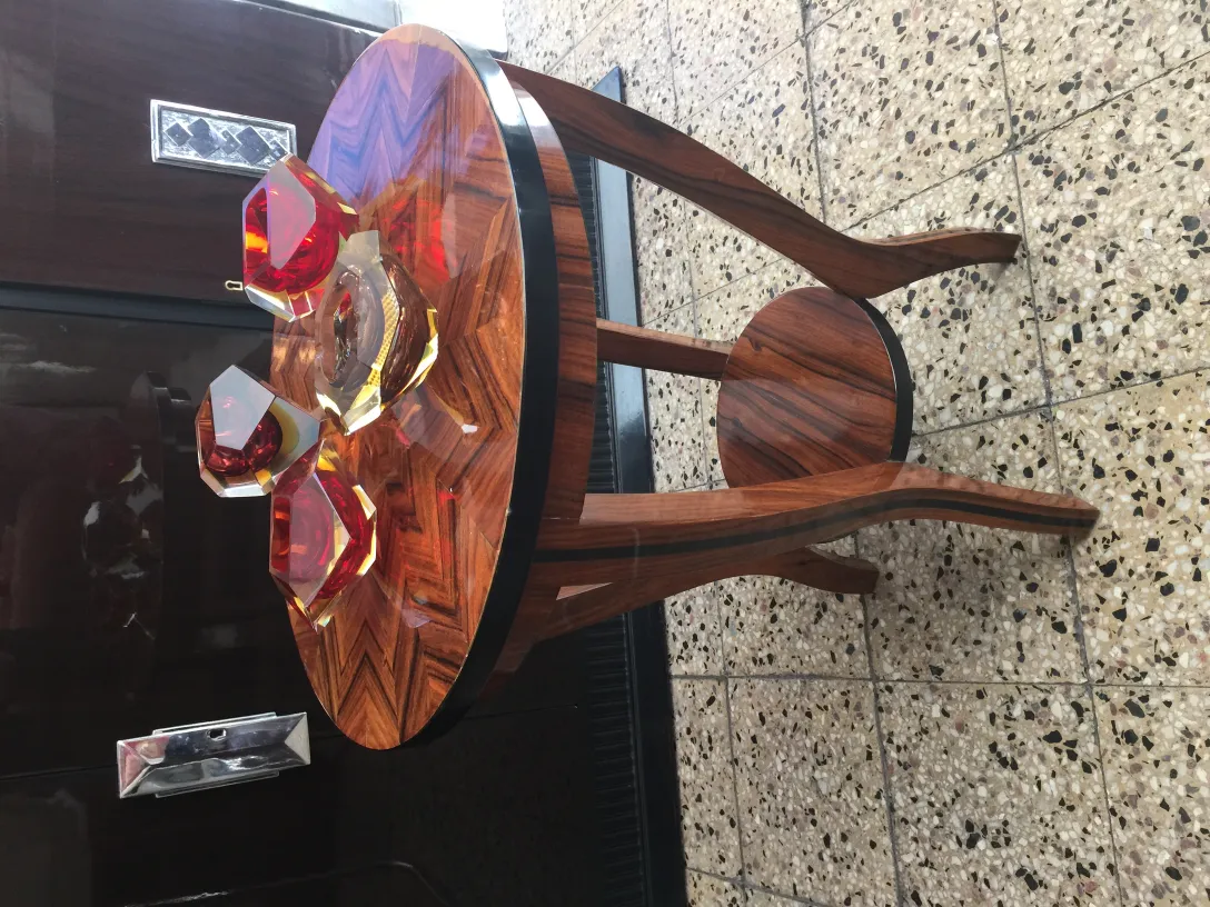 antike dekorative murano-glas in gold und rot