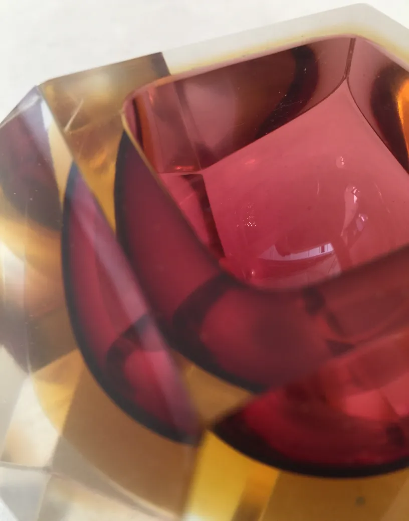 पुराना मुरानो कांच रंगीन और चमकदार आकार के साथ