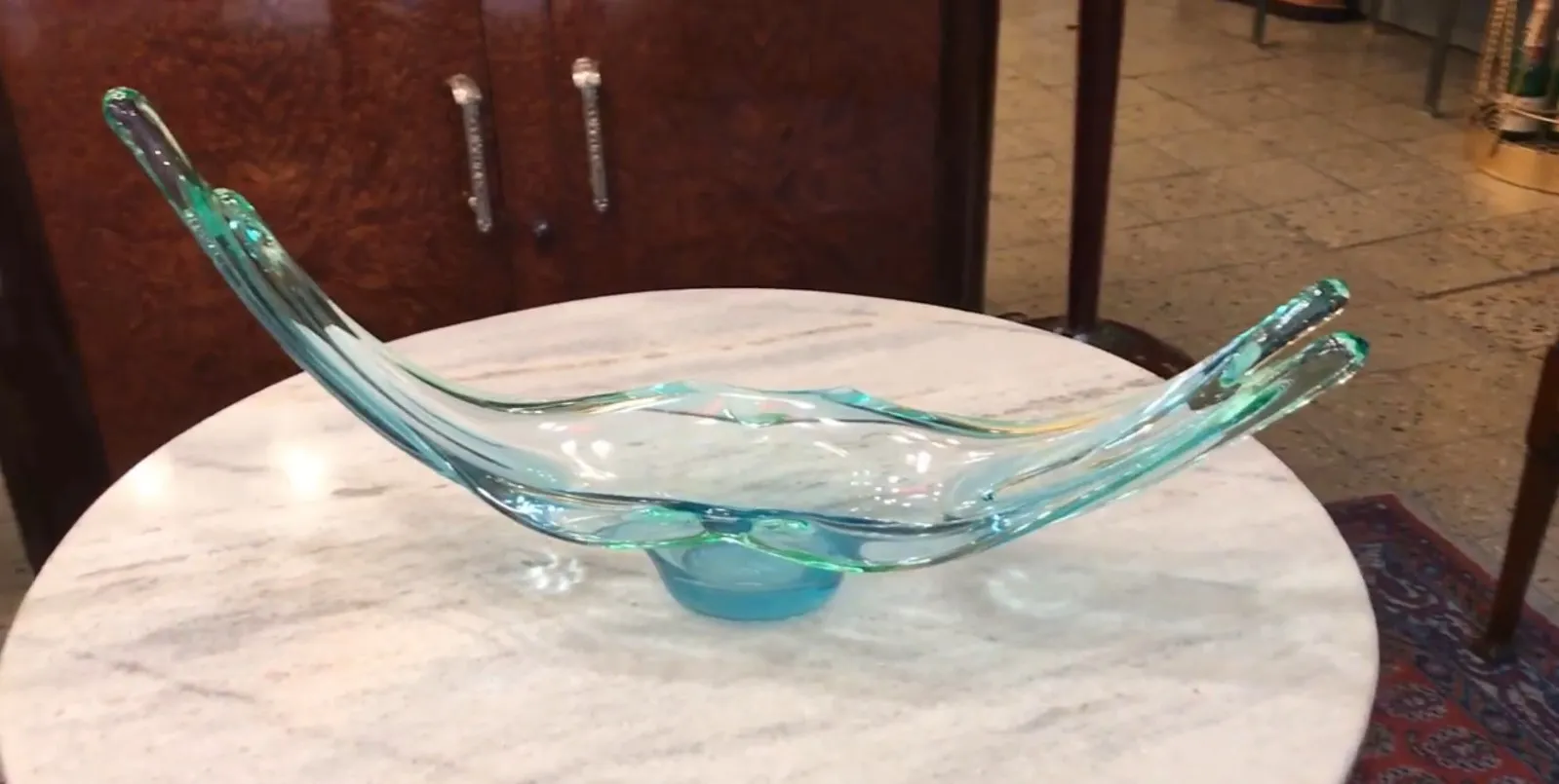 bel vetro di murano a forma ondulata colore blu