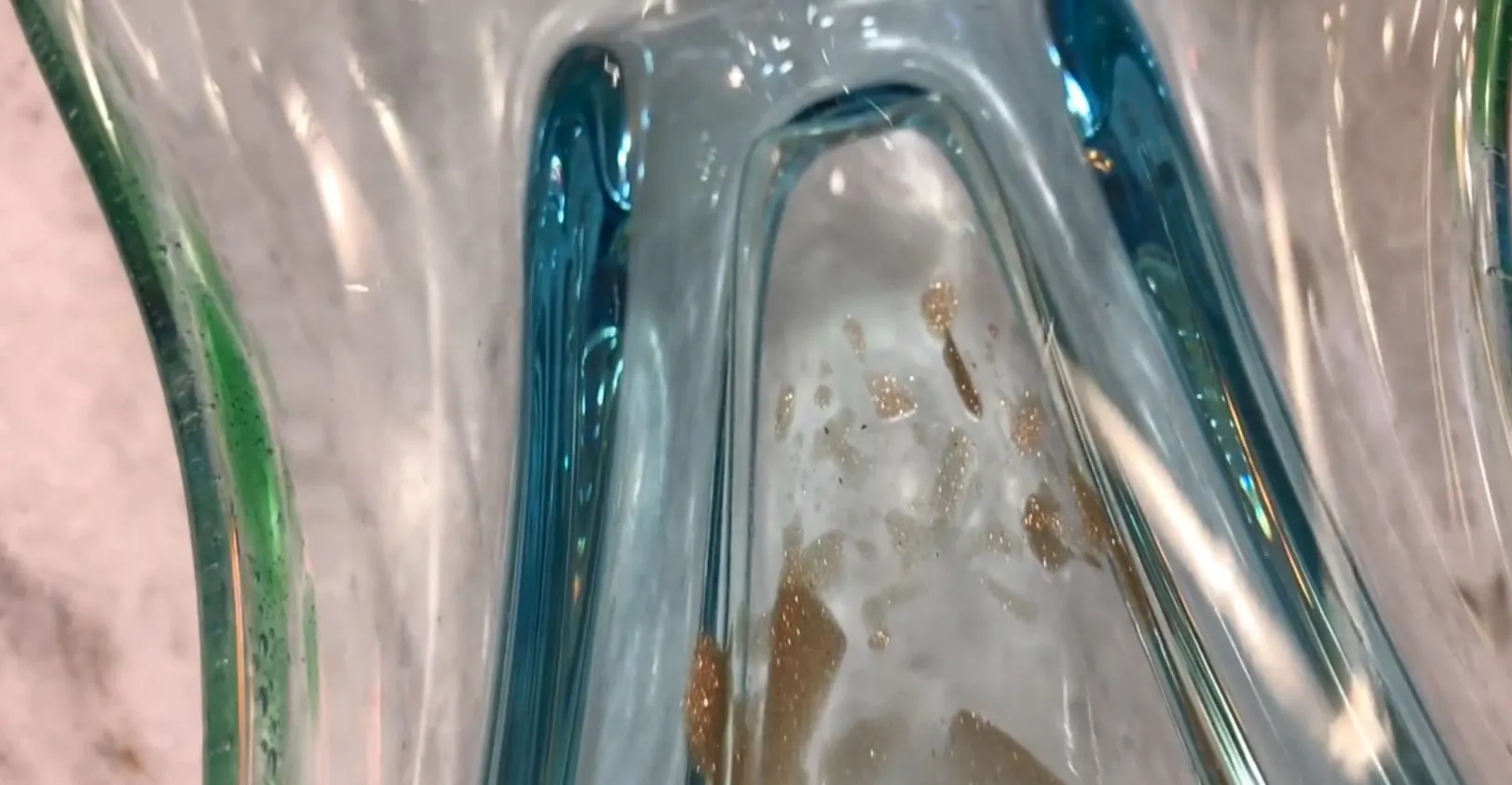 Antico vetro di Murano con toni blu e dorati