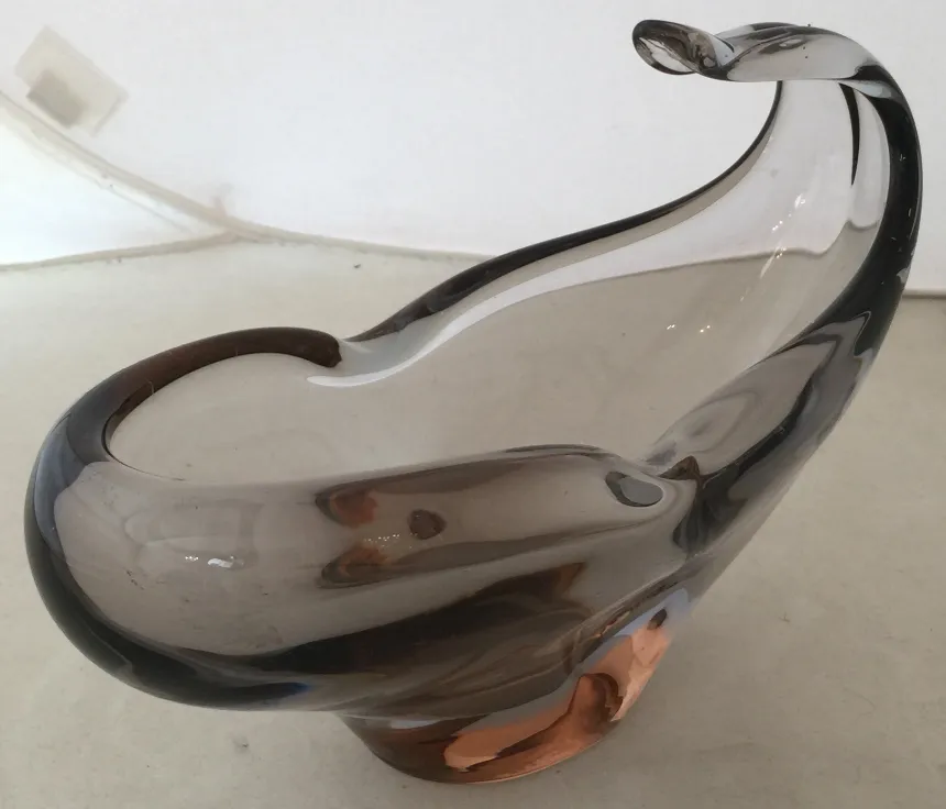 bellissimo vetro di murano in elegante forma di cigno