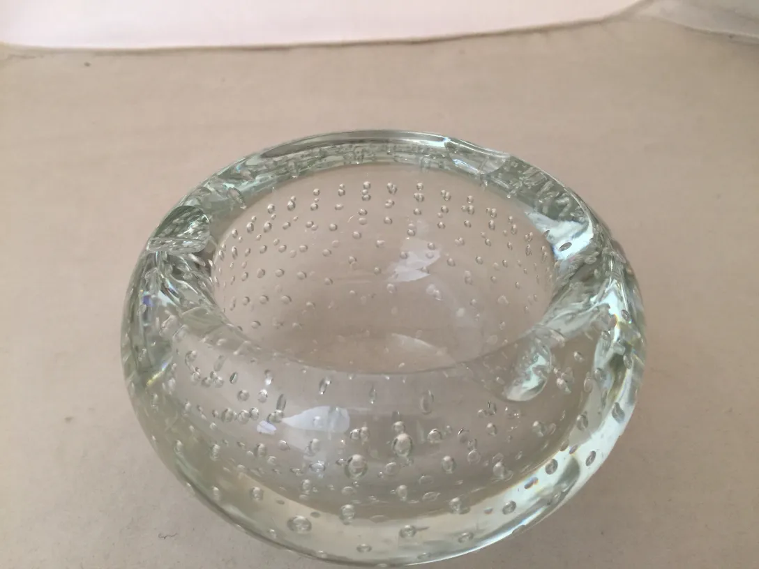 bol décoratif en cristal de murano avec de petites bulles