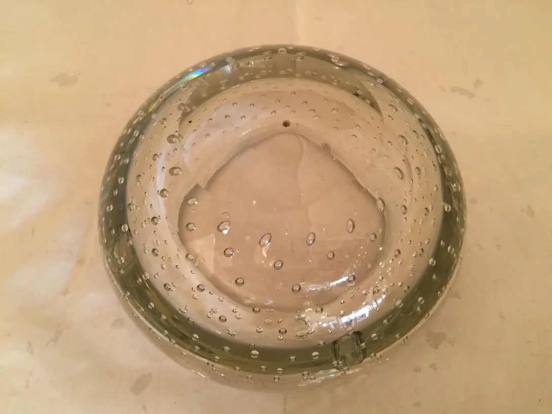 Antikes Murano-Glas mit dekorativen Blasen