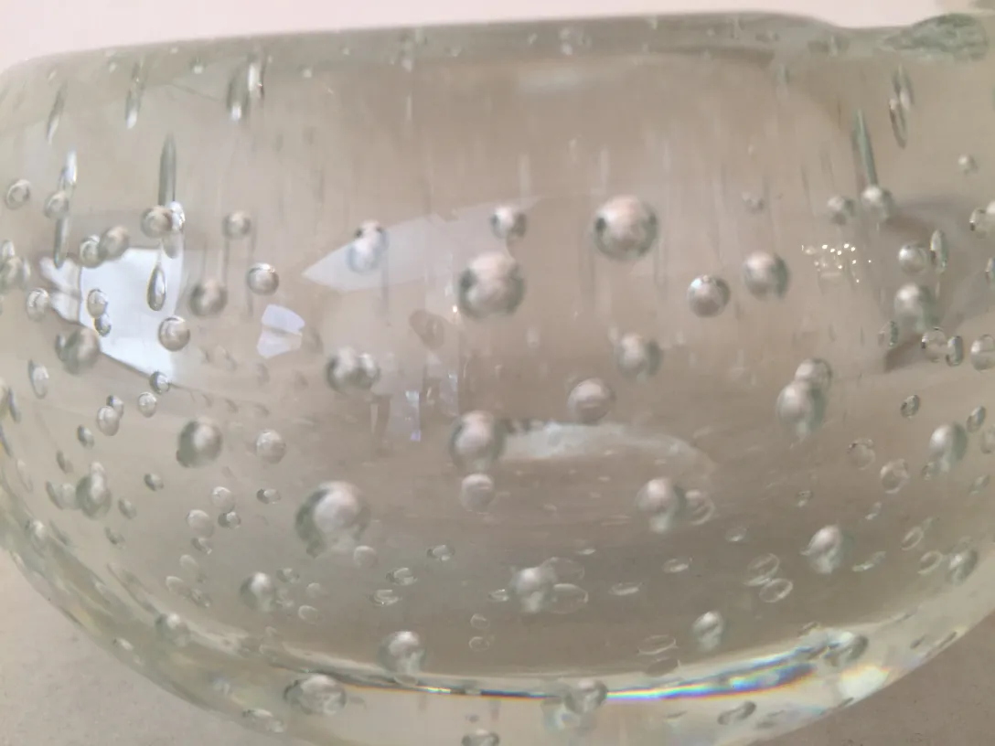 穆拉诺玻璃碗里面有气泡