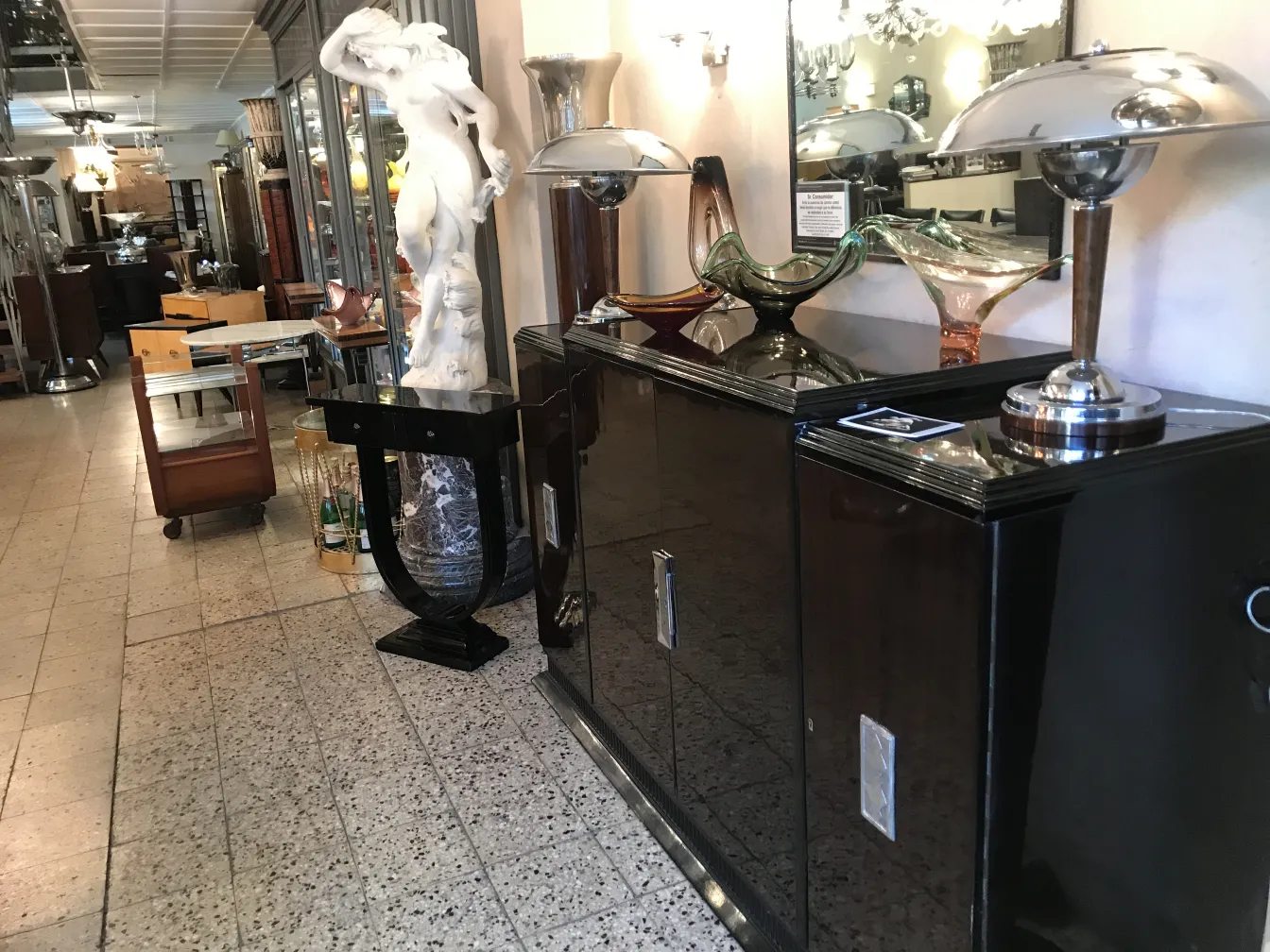 decorative antique murano glass with elegant shapes