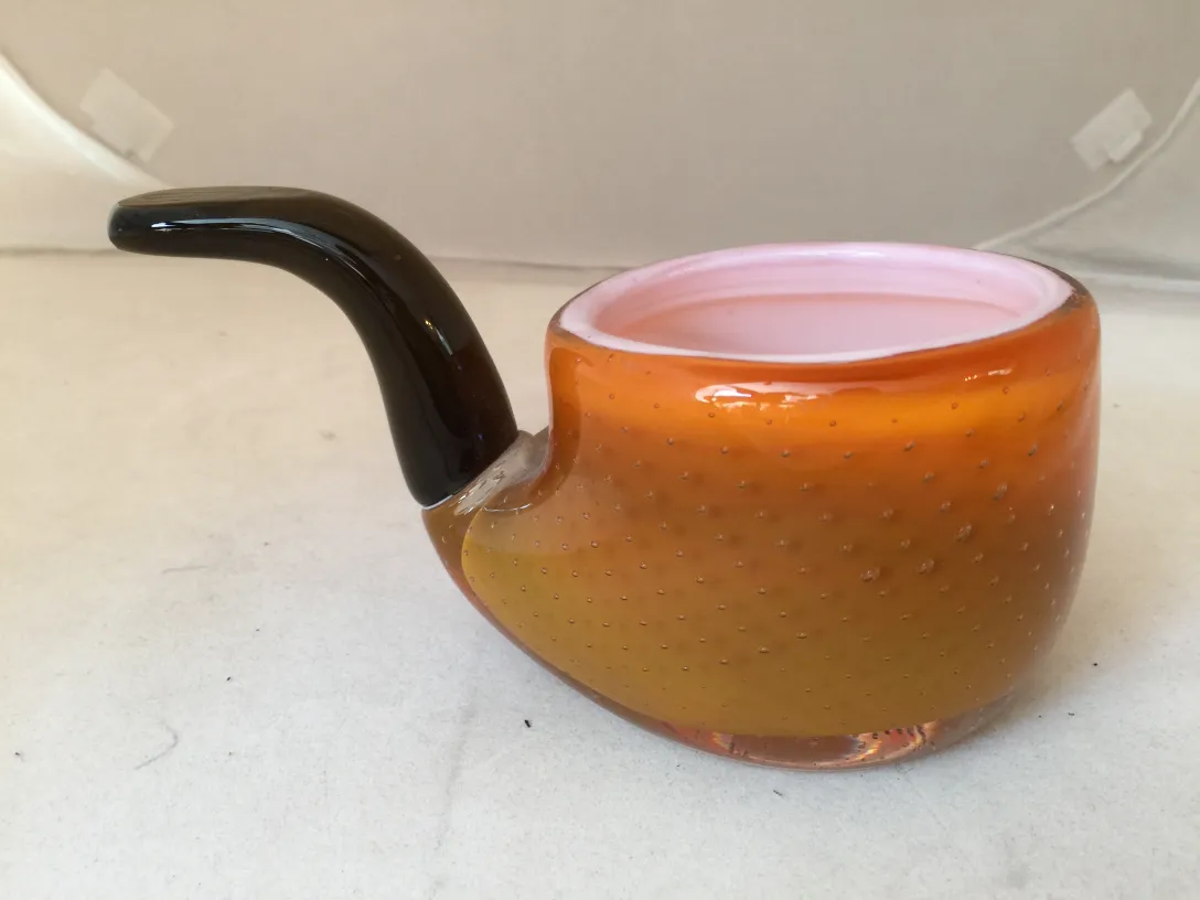 taza antigua de cristal de murano color ámbar con pico negro