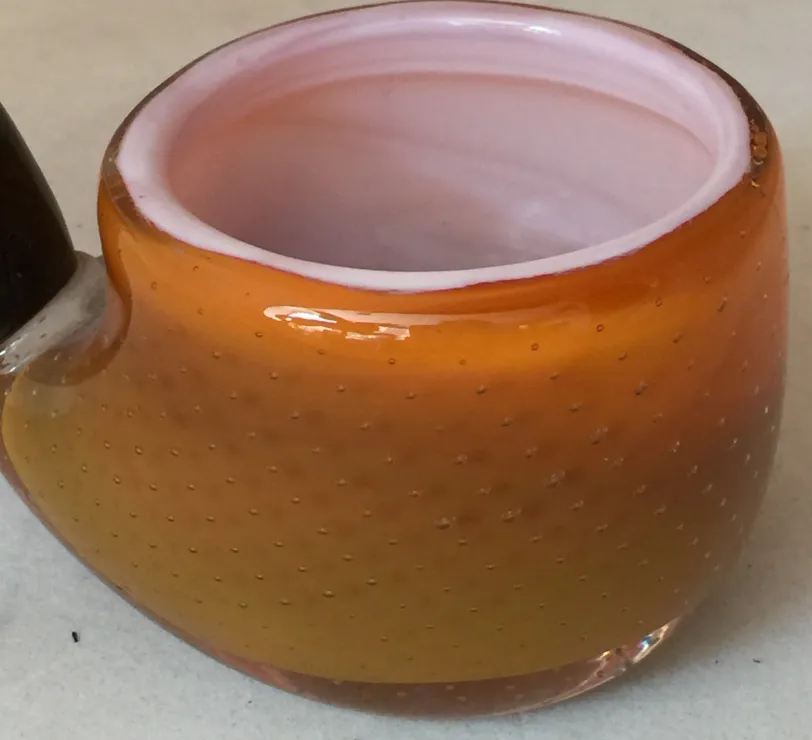 Antike Murano-Glasdekoration in Bernstein- und Rosatönen.