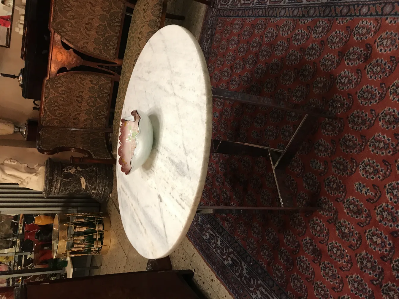 带有丰富色彩细节的古老穆拉诺玻璃装饰品