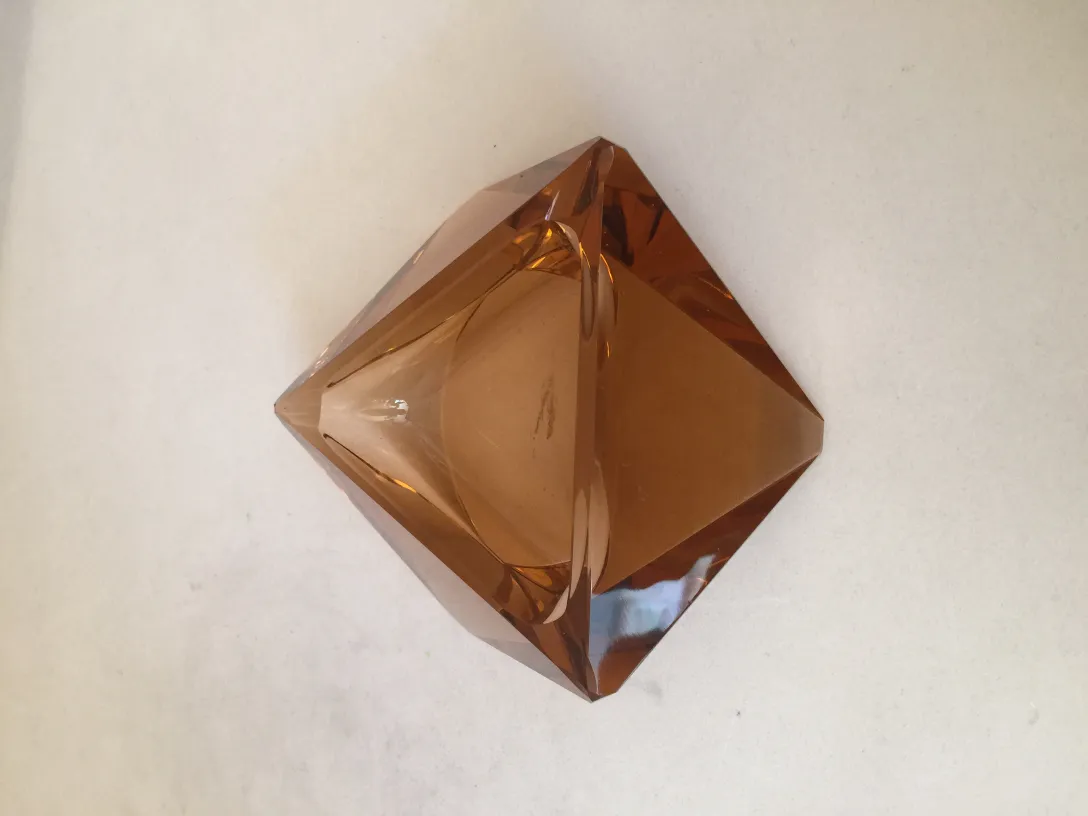 antikes murano glas in gelber pyramidenform