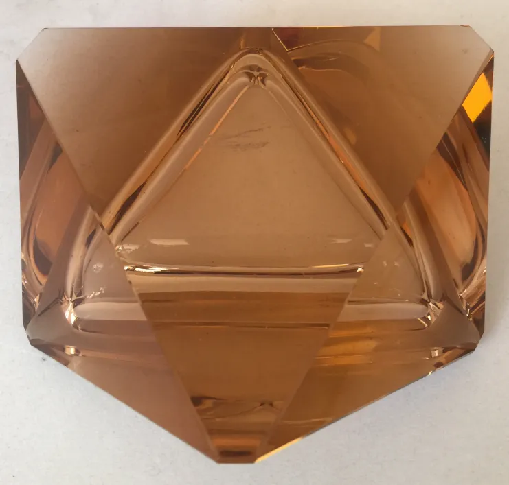 antigo cristal de murano decorativo com brilho e forma única