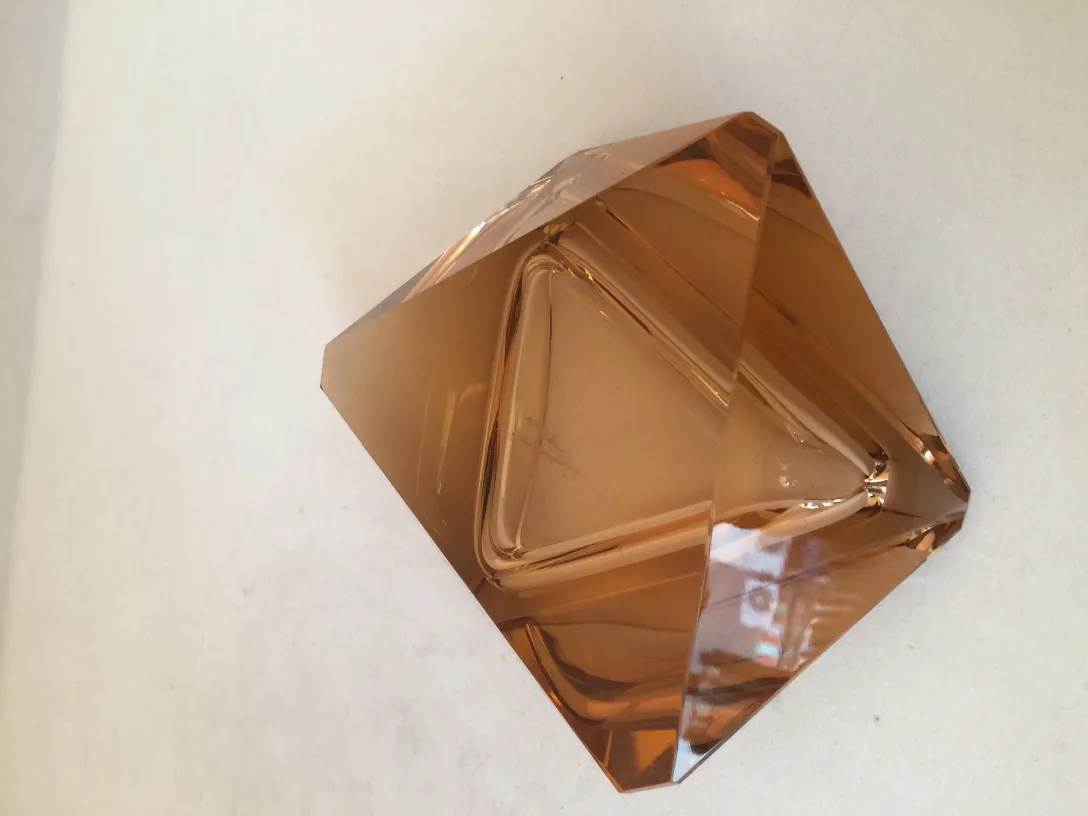 Amber色の古代ムラーノガラスのダイヤモンド型