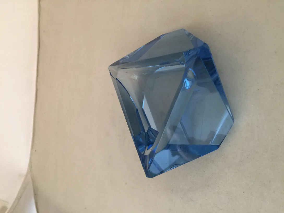 Murano-Glas blau mit dekorativer winkliger Form