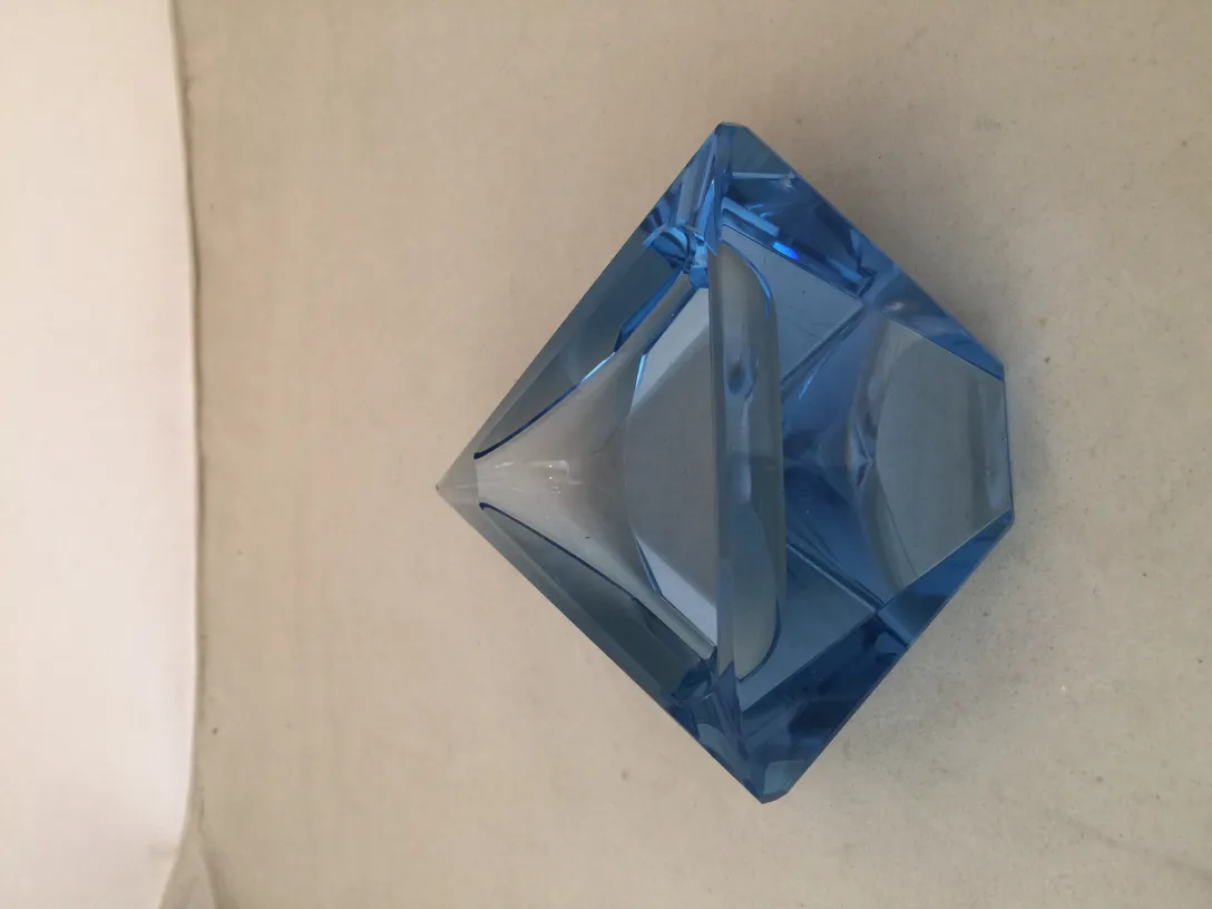 Cristal de Murano ancien bleu avec des formes géométriques