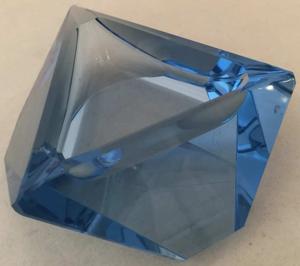 escultura antiga de cristal de murano em azul profundo