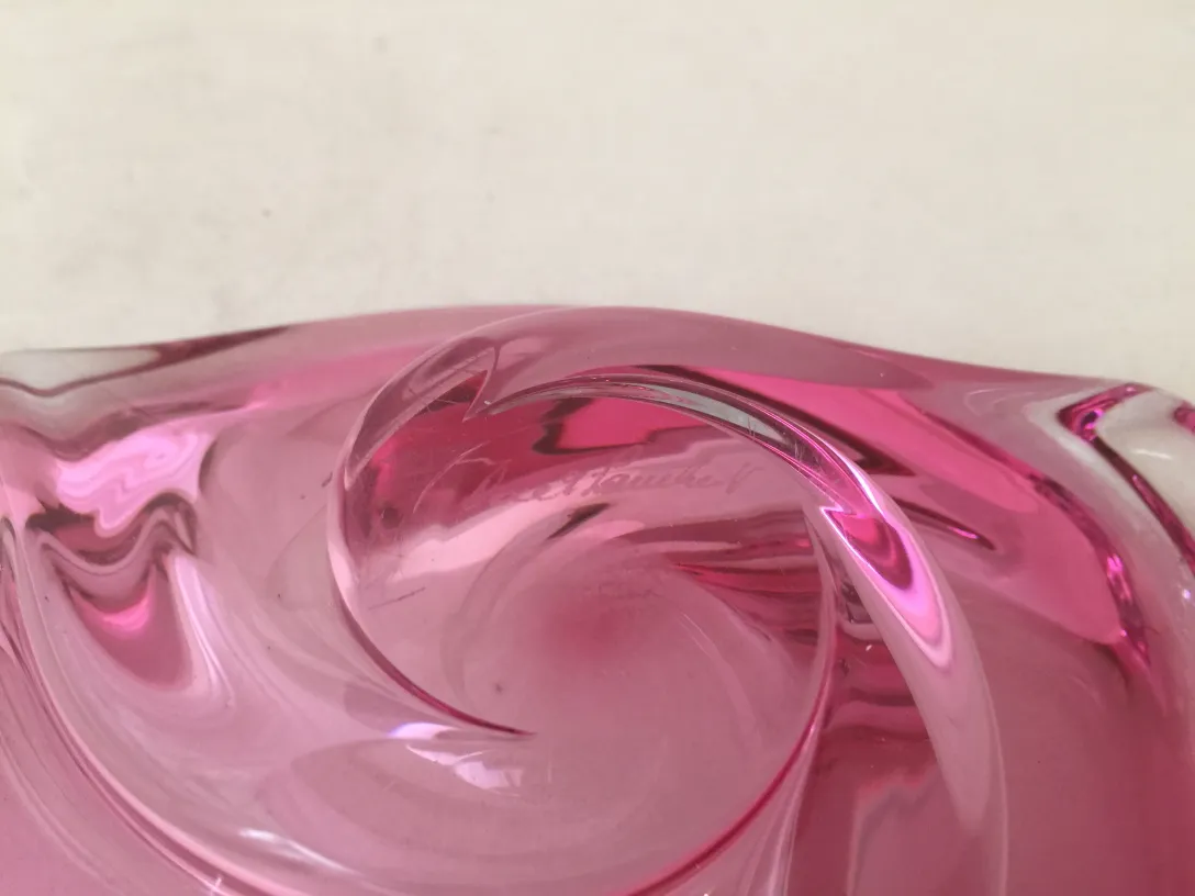 Antico vetro di Murano rosa con design fluido